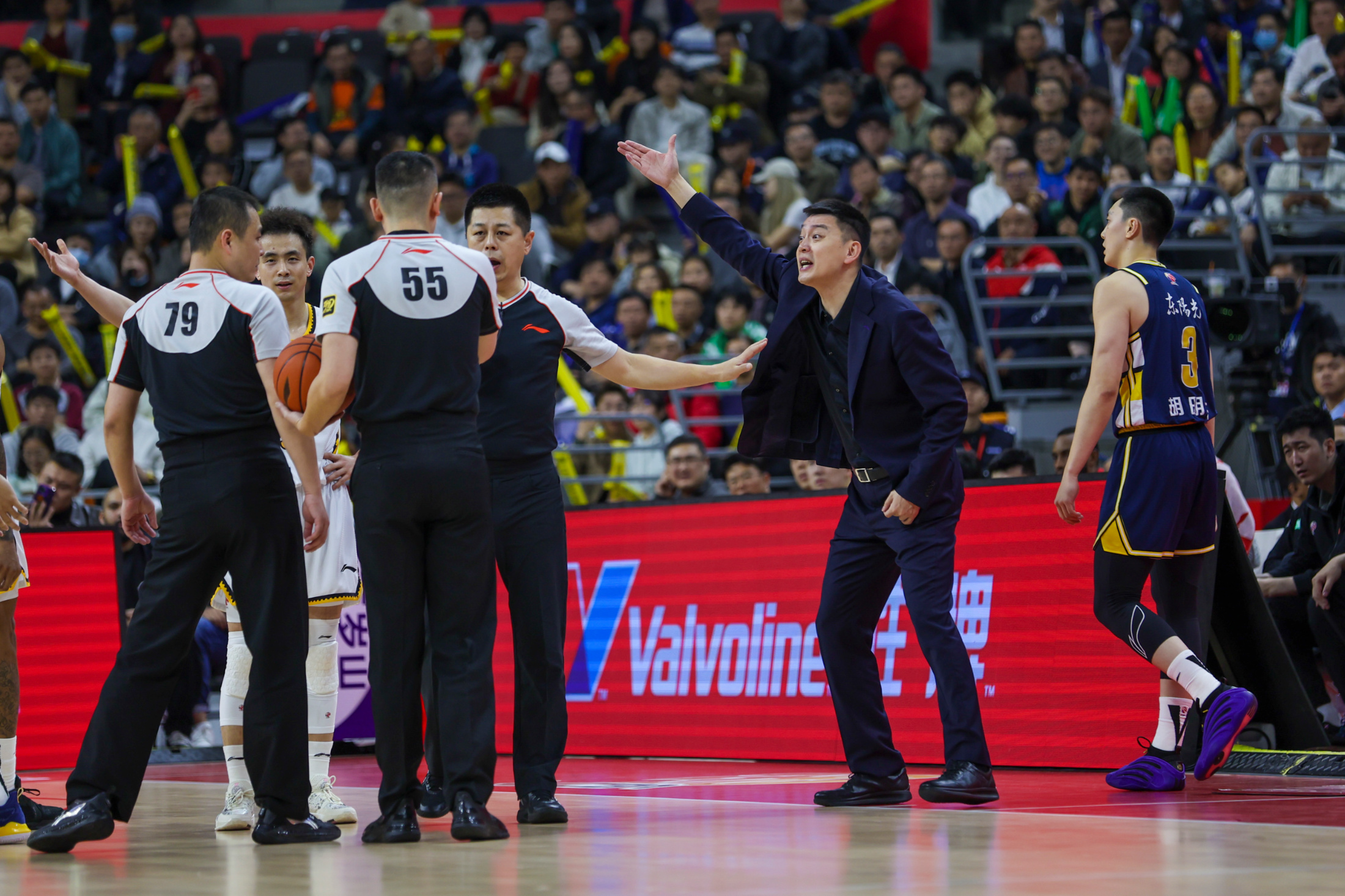 九游官网-关键时刻突围战来临；马赛围绕CBA季后赛刷新队史纪录；更衣室稳定；资深球员宣示担当的简单介绍